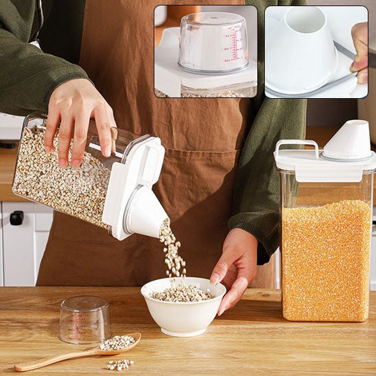 Contenant en plastique avec tasse à mesurer